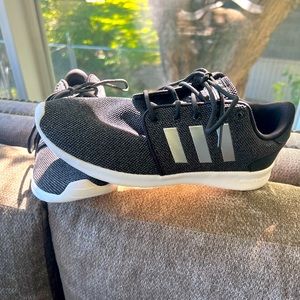 Women’s Adidas Cloudfoam walking shoe